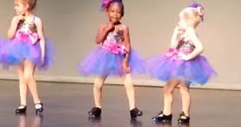 Child Forgets Steps in Tap Dancing Routine, Makes Up Her Own – Video