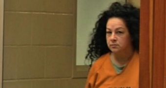Chili-Finger Lady Headed for Prison Again