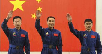 The 3 Chinese astronauts (left to right): Jing Haipeng, Zhai Zhigang and Liu Boming