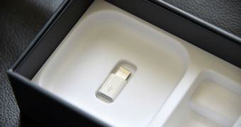 Lightning to Micro-USB Adapter