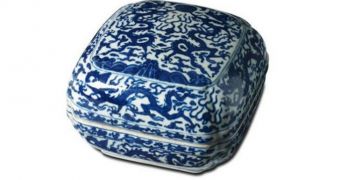 Chinese porcelain box sells for much more than expected at auction in Sydney, Australia