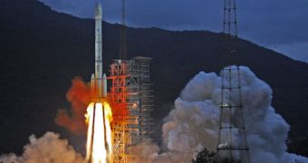 Image showing the Long March 3C rocket carrying Chang'e 2 as it lifts off