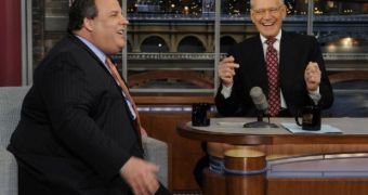 Chris Christie laughs at fat jokes on David Letterman