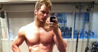 Chris Pratt shows off the ripped body he got for his “Guardians of the Galaxy” role