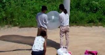 Christian Group Use Hydrogen Balloons to Drop Bibles into North Korea