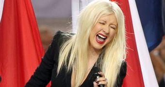 Chistina Aguilera plans to deliver her baby into this world while singing