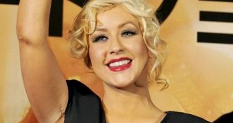 Christina Aguilera reveals unsightly armpit scar, prompting speculation of plastic surgery