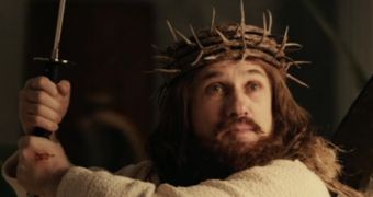 Christoph Waltz Is Jesus in SNL Skit “Djesus Uncrossed” – Video