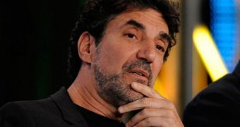 Chuck Lorre admits that “Two and a Half Men” was bad, apologizes during acceptance speech