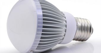 LED retrofit "bulb" with aluminium heatsink, a diffusing dome and E27 base, using a built-in powersupply working on mains voltage