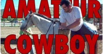 An amateur cowboy displays no horseback riding skills at all