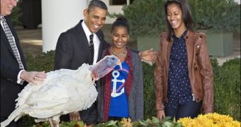 Cobbler and Gobbler Get to Live: President Obama Pardons Both Turkeys – Video