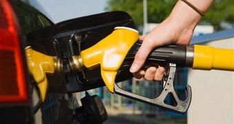 Report predicts folks in the US will spend less money on fuel in 2015