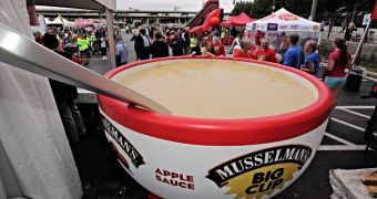 The Knouse foods company is awarded the title for World's Largest Bowl of Applesauce