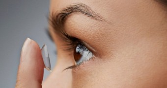 Researchers find why people who wear contact lenses are more likely to get an eye infection