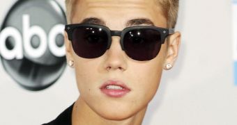 Cops find weed and a taser on Justin Bieber’s tour bus but no arrests are made