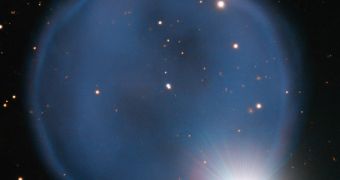 Cosmic Engagement Ring Revealed by the Very Large Telescope
