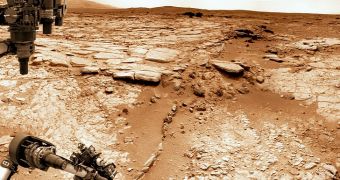 Curiosity at Snake River - the string of rocks in the middle - the mosaic image shows Curiosity's arm in various positions, as it moves about
