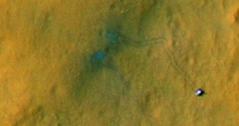 MRO uses HiRISE to image Curiosity's tracks on the Martian surface