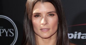Danica Patrick will co-host the Country Music Awards 2013 with Trace Adkins