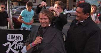 Daniel Radcliffe attempts and fails to cut someone's hair on Jimmy Kimmel