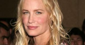 Actress Daryl Hannah gets arrested for protesting the Keystone pipeline