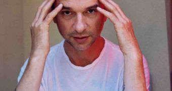 Doctors remove malignant tumor from Dave Gahan’s bladder