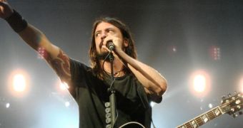 Dave Grohl boots fan from concert: you come here to dance, not fight!