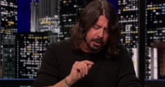 Dave Grohl mocks Britney Spears on Chelsea Lately