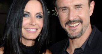 Courteney Cox and David Arquette on the red carpet at the premiere of “Scream 4”