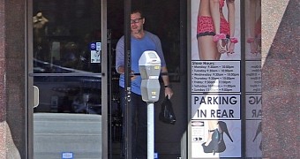 Dean McDermott Goes Shopping for Adult Toys While Tori Spelling Is in the Hospital