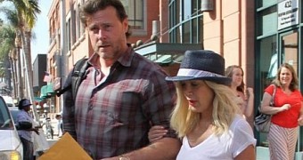 Dean McDermott Is “Bored and Unhappy” with His Life, Tori Spelling