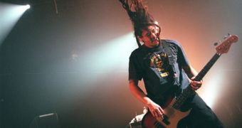 Chi Cheng, Deftones bassist, has died at 42