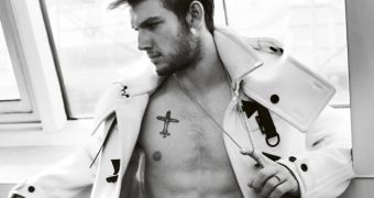Alex Pettyfer is said to be dating Demi Moore