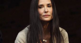 Demi Moore returns in the public eye, on Twitter after divorce scandal and rehab