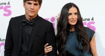 Demi Moore and Ashton Kutcher go on the Master Cleanse diet, say it’s not to lose weight