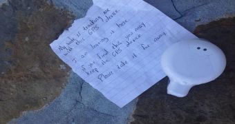Desperate Man Leaves Wife's GPS Tracker on the Side of the Road with Note