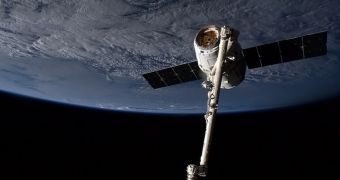 The Dragon captured by the ISS Canadarm2