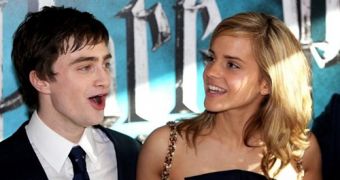 Daniel Radcliffe and Emma Watson have finished shooting the final scene of last “Harry Potter” film