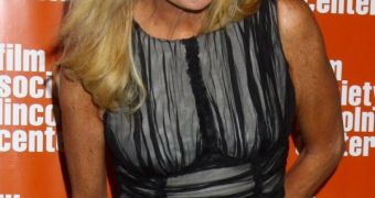 Dina Lohan shows up at “The Canyons” movie premiere in her daughter Lindsay’s place
