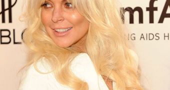 Momager Dina defends Lindsay Lohan, says she's perfect for Elizabeth Taylor biopic