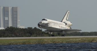 The shuttle Discovery touching down