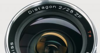 Distagon T* 2/28, Yet Another Manual-Focus Zeiss Prime