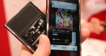DoCoMo's Handset Breaks in Two Parts, Used Separately