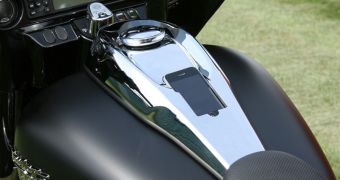 Dock an iPhone 4 on Your Harley Davidson Motorcycle