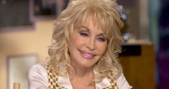 Dolly Parton laughs off gay rumors on ABC special Nightline