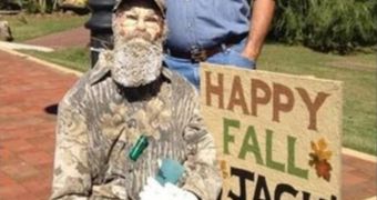 Uncle Si scarecrow from Ball Ground is no more: it was stolen and burned by a 16-year-old boy