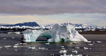 Icebergs and ice sheets contain dust deposits, which may give scientsits more clues of how has our planet handled climate changes before