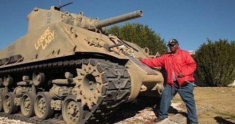 Marine Corps veteran asks to hug a tank before he goes