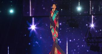 Katy Perry performs “Unconditionally” at the MTV Europe Music Awards 2013